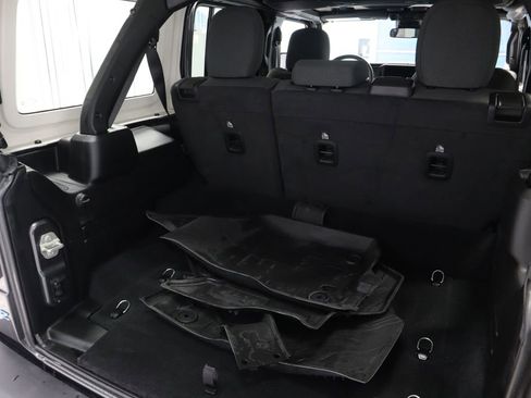 Used 2024 Jeep Wrangler Unlimited image 18