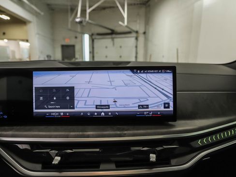 Certified 2024 BMW X5 xDrive50e w/ Premium Package image 16