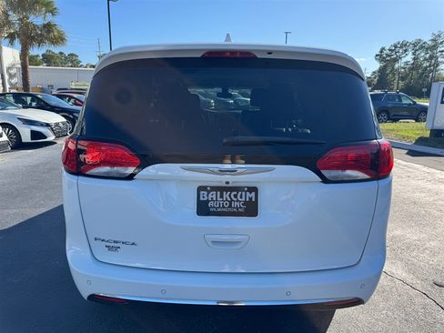 Used 2017 Chrysler Pacifica Touring-L FWD image 7