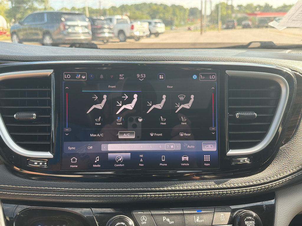Used 2023 Chrysler Pacifica Limited FWD image 40