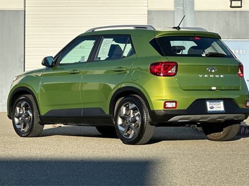 Used 2024 Hyundai Venue SEL image 6