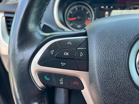Used 2015 Jeep Cherokee Latitude FWD image 38