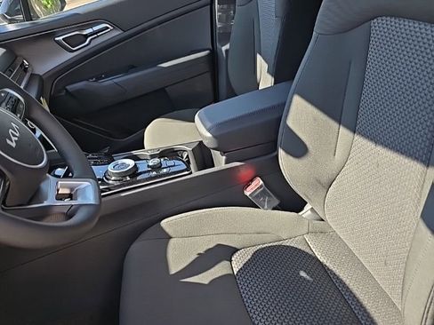 New 2025 Kia Sportage LX image 15
