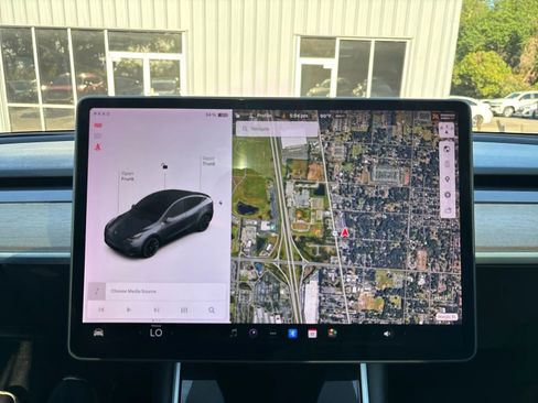 Used 2021 Tesla Model Y Long Range AWD/4WD image 16