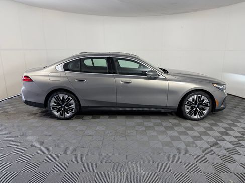 Used 2027 BMW 530i w/ Premium Package RWD image 8
