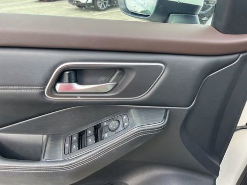 Used 2021 Nissan Rogue SV w/ Premium Package image 14