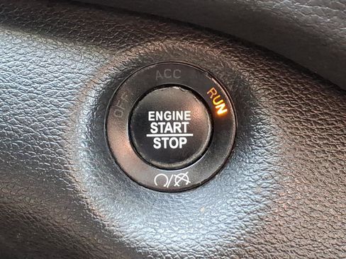 Certified 2019 Jeep Cherokee Limited image 17