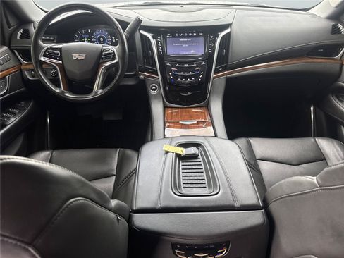 Used 2020 Cadillac Escalade Premium Luxury AWD/4WD image 10