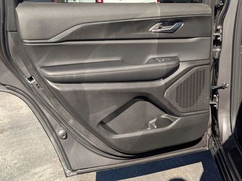 New 2025 Jeep Grand Cherokee L Laredo image 27