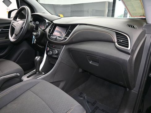 Used 2020 Chevrolet Trax LS image 33