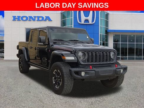 Used 2024 Jeep Gladiator Rubicon AWD/4WD image 19