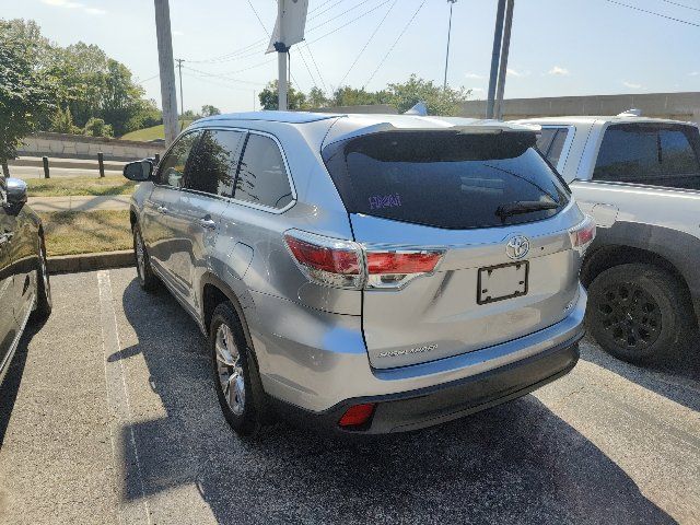 Used 2014 Toyota Highlander XLE FWD image 6