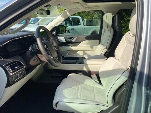 Certified 2024 Lincoln Navigator Black Label AWD/4WD image 12