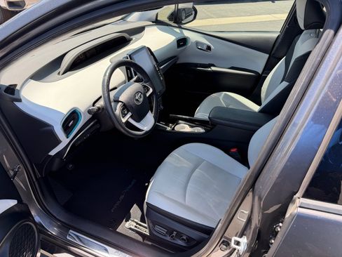 Used 2018 Toyota Prius Prime Advanced w/ Carpet Mat Package FWD image 15
