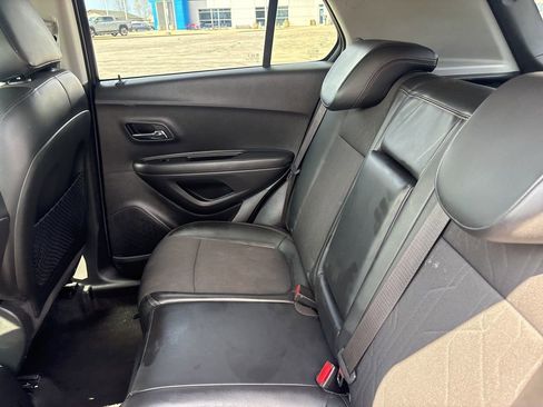 Used 2018 Chevrolet Trax LT w/ LT Convenience Package image 17