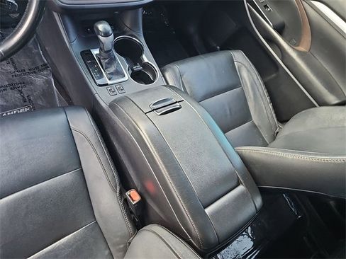 Used 2018 Toyota Highlander XLE w/ Carpet Mat Package (TMS) image 24