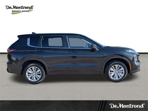 New 2026 Mitsubishi Outlander ES image 4