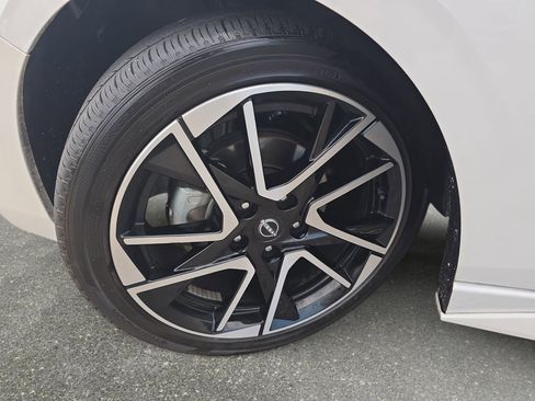 Certified 2025 Nissan Sentra SR w/ SR Premium Package FWD image 30