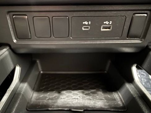 Used 2023 Nissan Frontier SV image 35