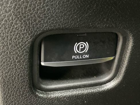 Used 2023 Jeep Grand Cherokee L Laredo image 30