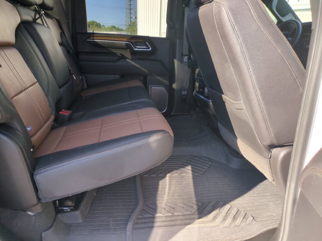Used 2025 Chevrolet Silverado 2500 High Country w/ High Country Premium Package AWD/4WD image 32