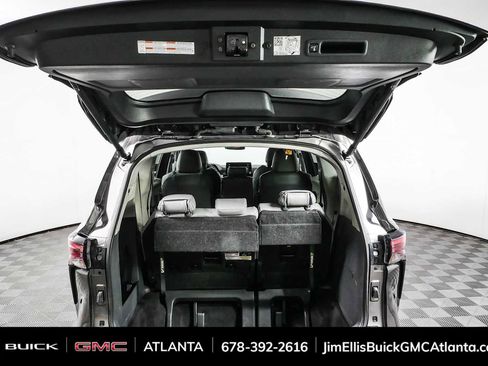 Used 2024 Toyota Sienna XLE FWD image 30