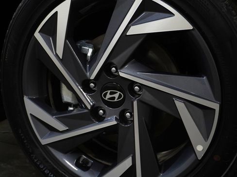 Certified 2025 Hyundai Elantra SEL image 10