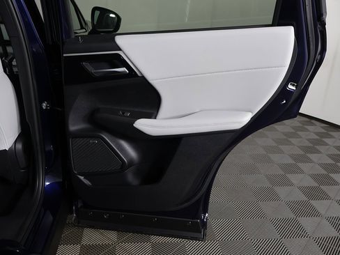 New 2025 Mitsubishi Outlander SE image 28