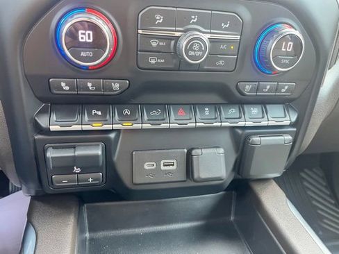 Used 2021 Chevrolet Silverado 1500 LTZ AWD/4WD image 17