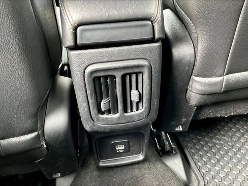 Used 2018 Jeep Compass Latitude w/ Cold Weather Group image 12