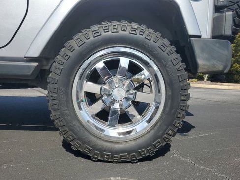 Used 2018 Jeep Wrangler Sahara w/ Connectivity Group image 7