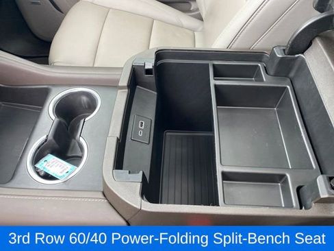 Used 2024 GMC Yukon SLT w/ SLT Luxury Package image 15