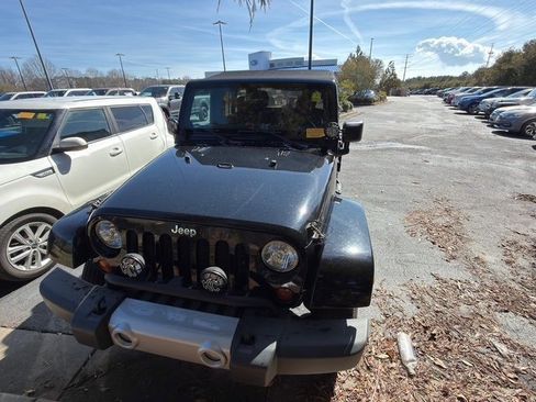 Used 2013 Jeep Wrangler Unlimited Sahara w/ Connectivity Group image 9