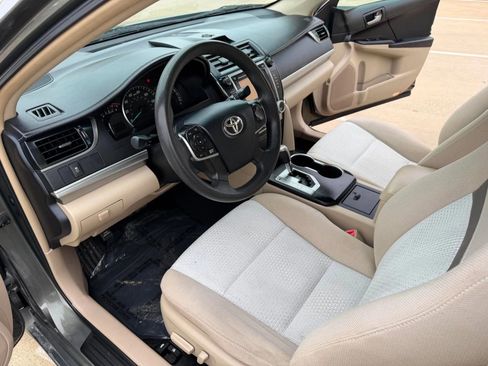 Used 2012 Toyota Camry LE FWD image 18