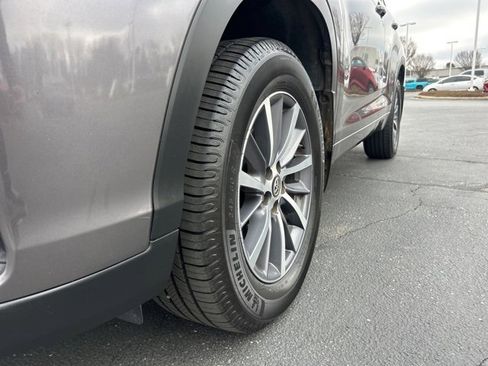 Used 2018 Toyota Highlander XLE image 12