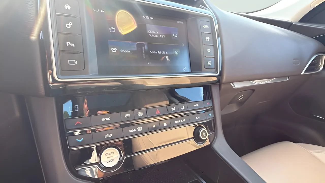 Used 2018 Jaguar F-PACE Prestige AWD/4WD image 15