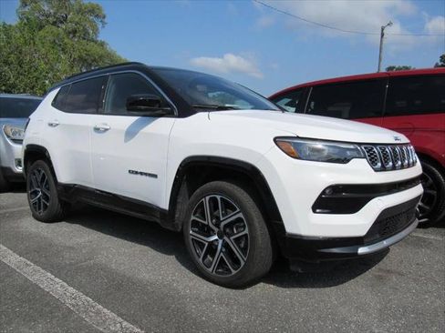 Certified 2025 Jeep Compass Limited w/ Elite Group AWD/4WD image 1