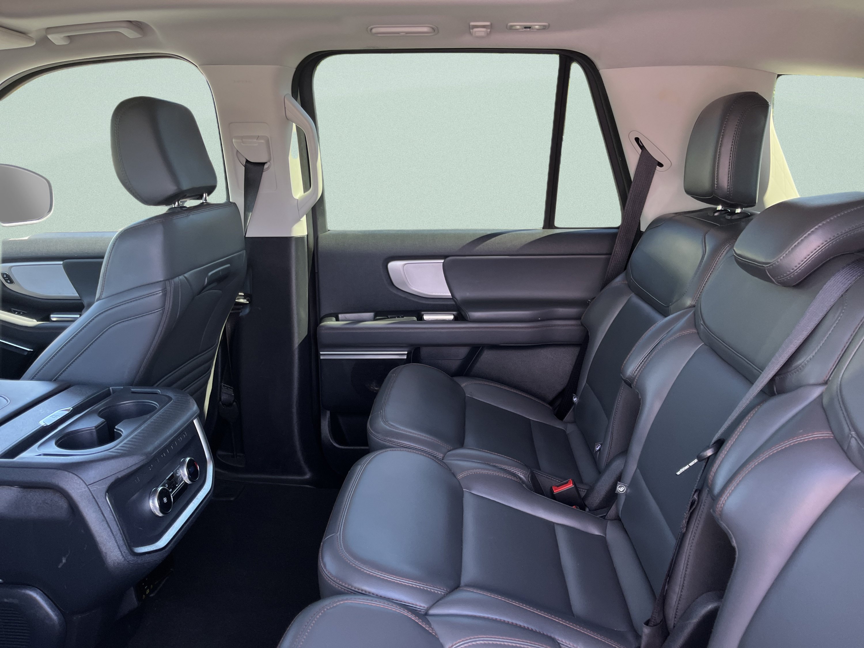 Used 2025 Ford Expedition Active AWD/4WD image 18