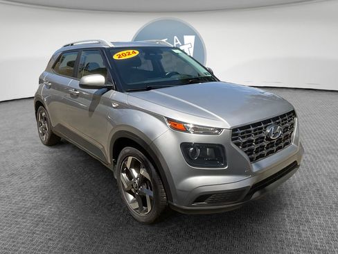 Used 2024 Hyundai Venue SEL FWD image 1