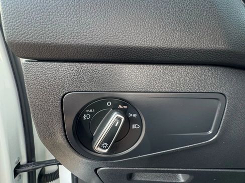 Used 2019 Volkswagen Tiguan SEL Premium R-Line image 18