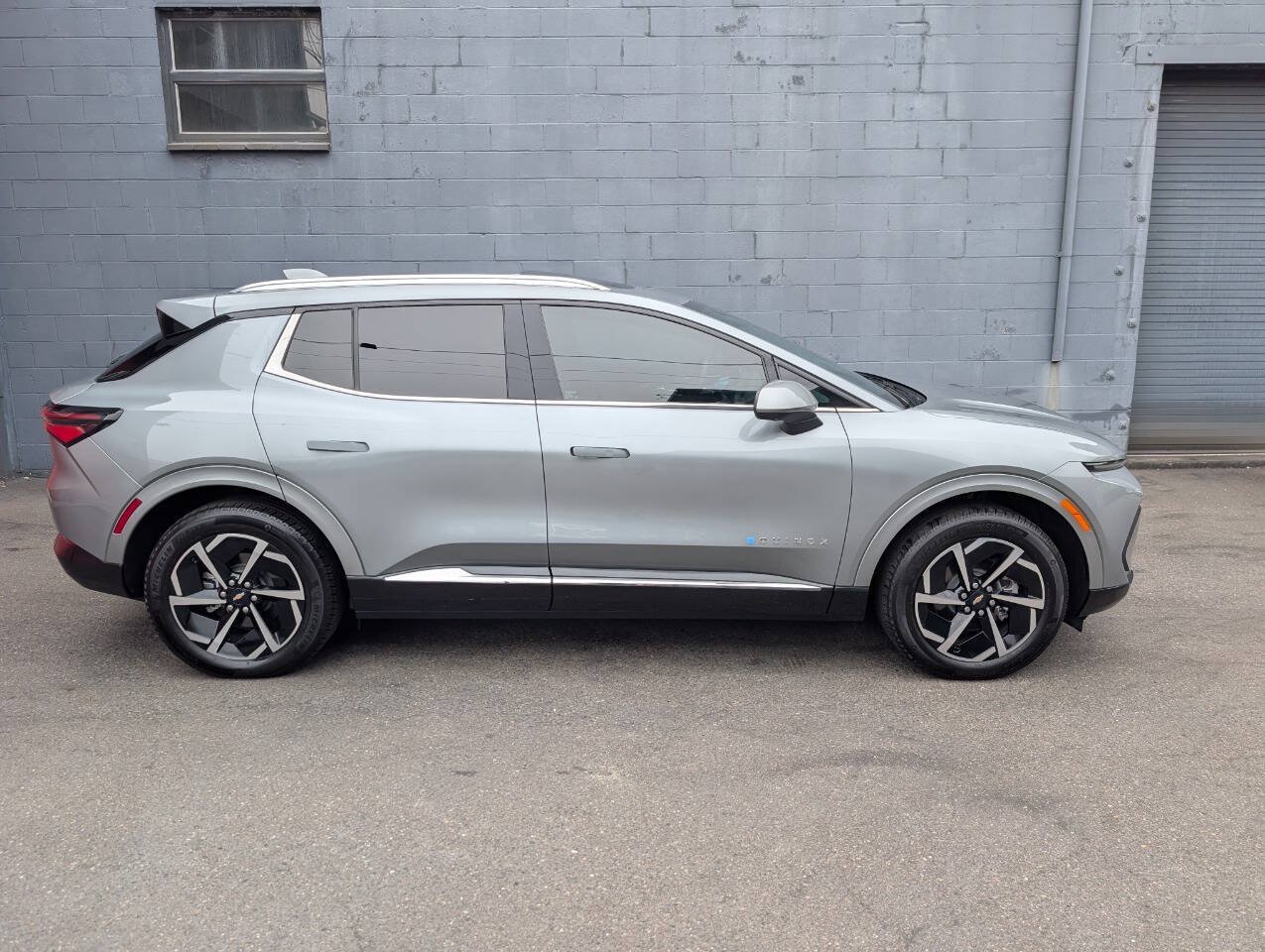 Used 2024 Chevrolet Equinox EV LT AWD/4WD image 3