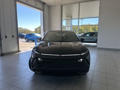 New 2025 Chevrolet Equinox EV RS image 2