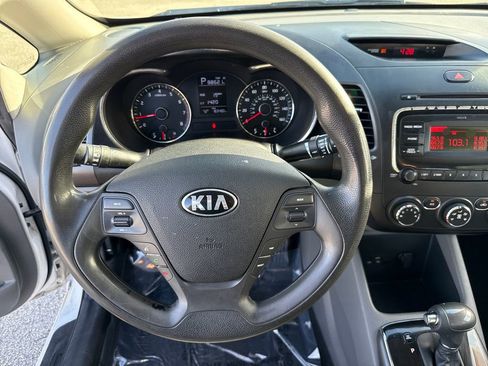 Used 2017 Kia Forte LX image 12