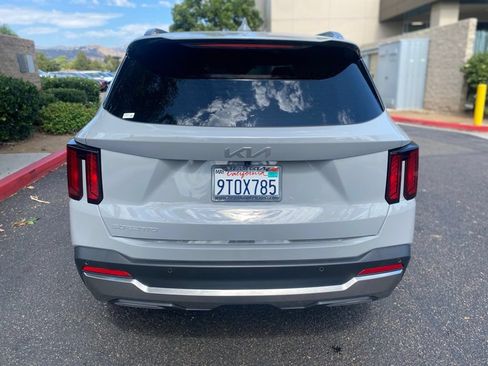 Used 2025 Kia Sorento EX w/ Panoramic Sunroof Package FWD image 9