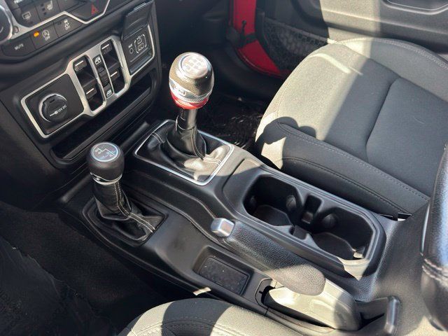 Used 2018 Jeep Wrangler Unlimited Sahara w/ Cold Weather Group AWD/4WD image 22