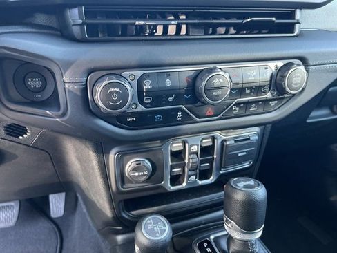Used 2025 Jeep Wrangler Unlimited Sahara w/ Safety Group AWD/4WD image 21