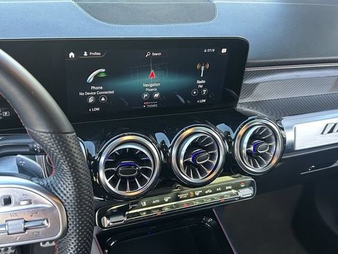 Used 2022 Mercedes-Benz GLB 35 AMG 4MATIC image 29