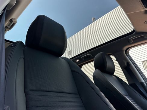 Used 2025 Land Rover Discovery Sport S image 25