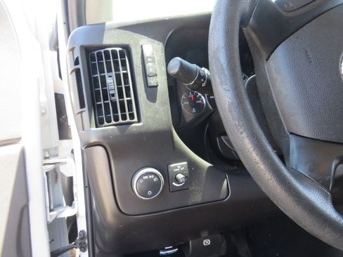 Used 2014 Chevrolet Express 3500 image 28