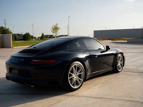 Used 2017 Porsche 911 Carrera RWD image 5